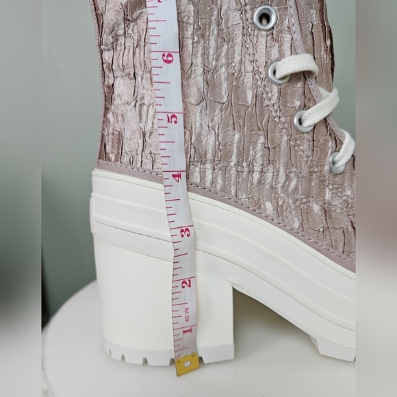 Chuck 70 De Luxe Heel Platform High-Top Chunky Shoe Satin Chaotic Neutral/Egret - Picture 9 of 16